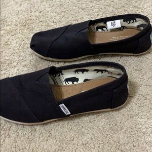 Women’s size 6 toms